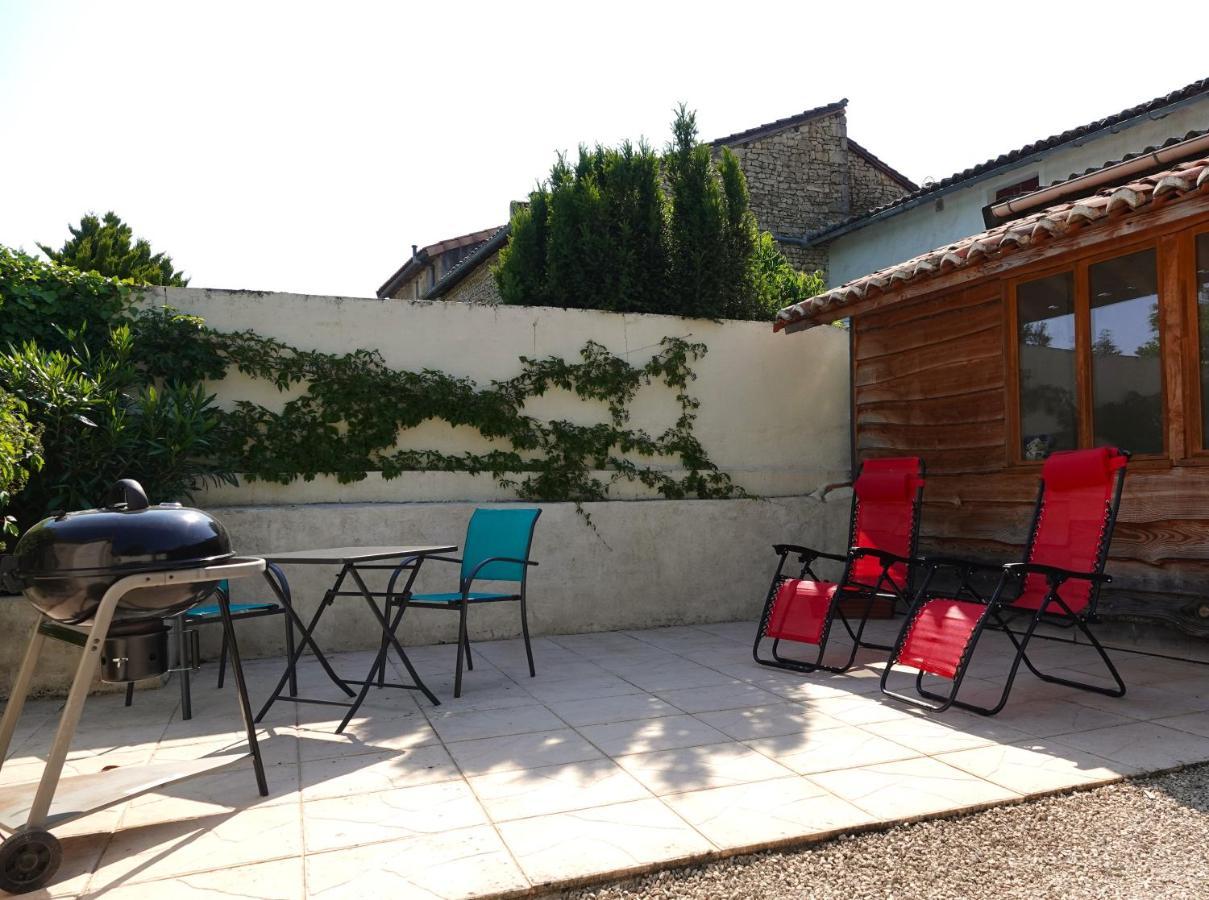 Gite Rural La Maison Mauve Ventouse 外观 照片